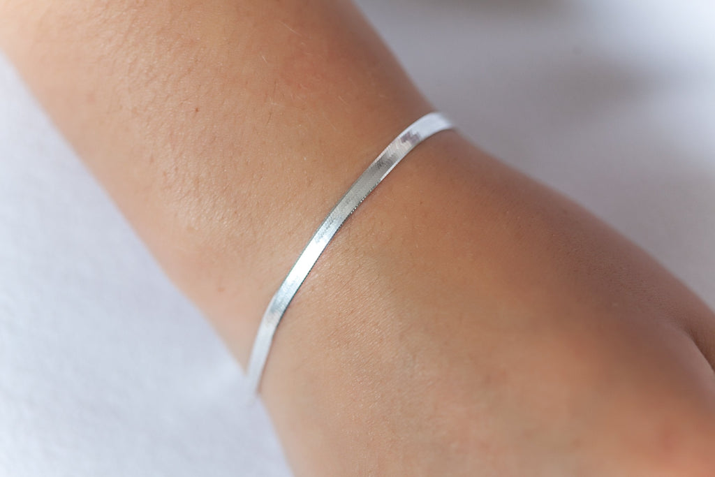 Flaches Schlangenarmband aus Silber | Shop Nory