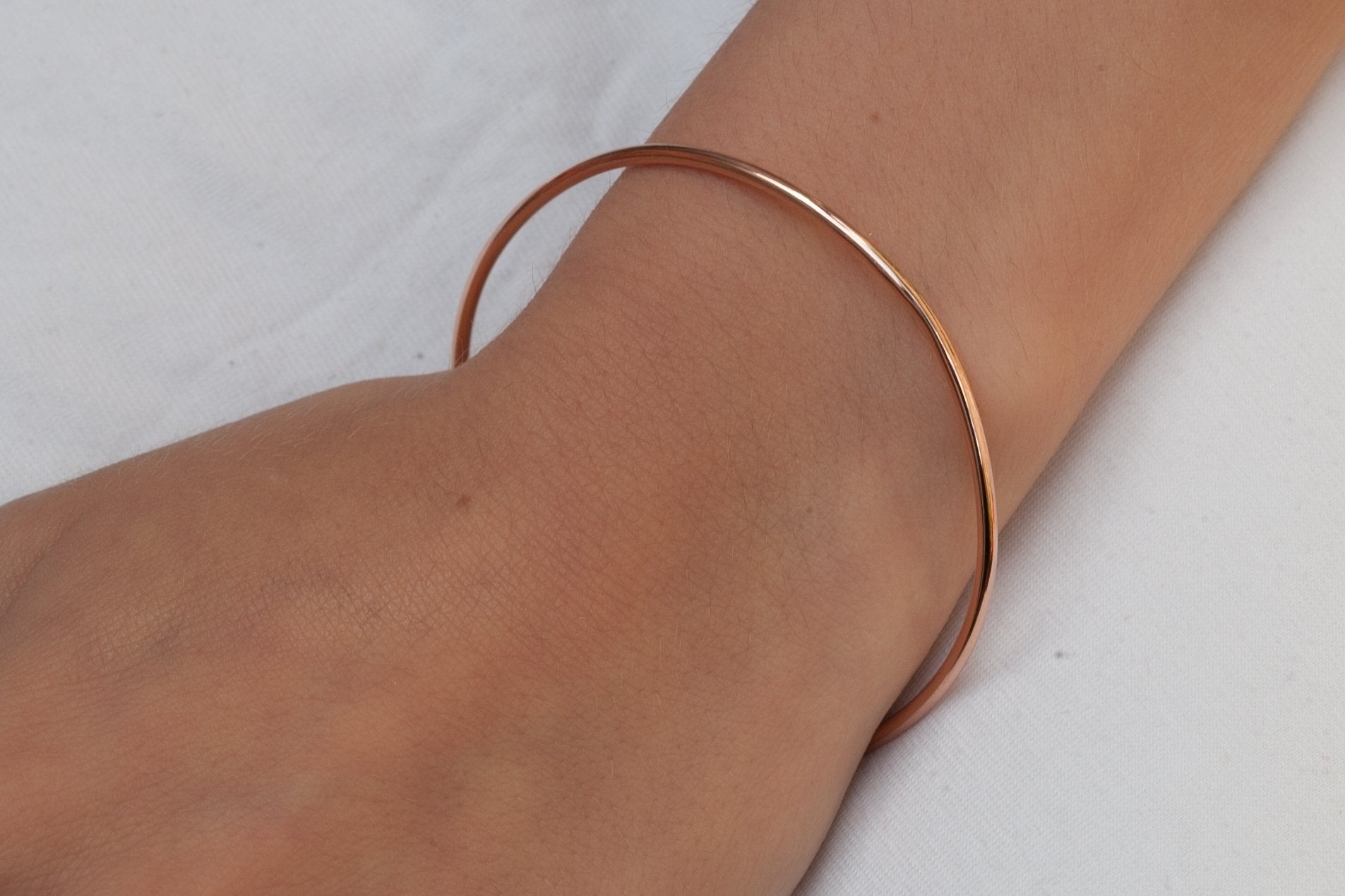 Schlichter Armreif, Rosévergoldet – Eleganz im Minimalistischen Design | Shop Nory