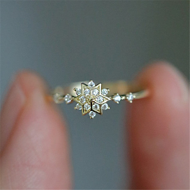 Glänzender Zirkon Exquisite Schneeflockenring | Shop Nory