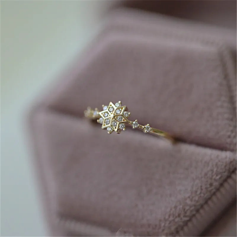 Glänzender Zirkon Exquisite Schneeflockenring | Shop Nory