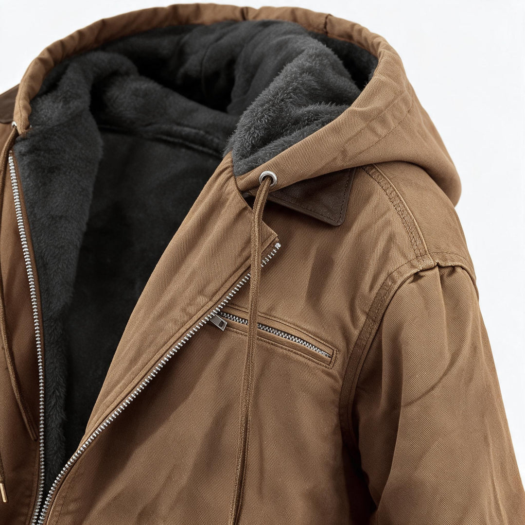 Reißverschlusstasche und Kapuzenkordel der Eleganten und funktionalen Jacke für Herren im Detail