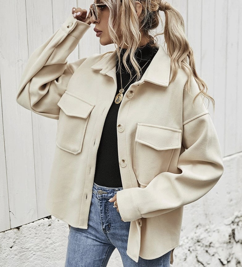 Shopnory | Kurze Jacke mit Knopfleiste