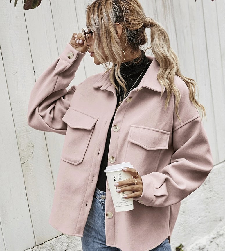 Shopnory | Kurze Jacke mit Knopfleiste