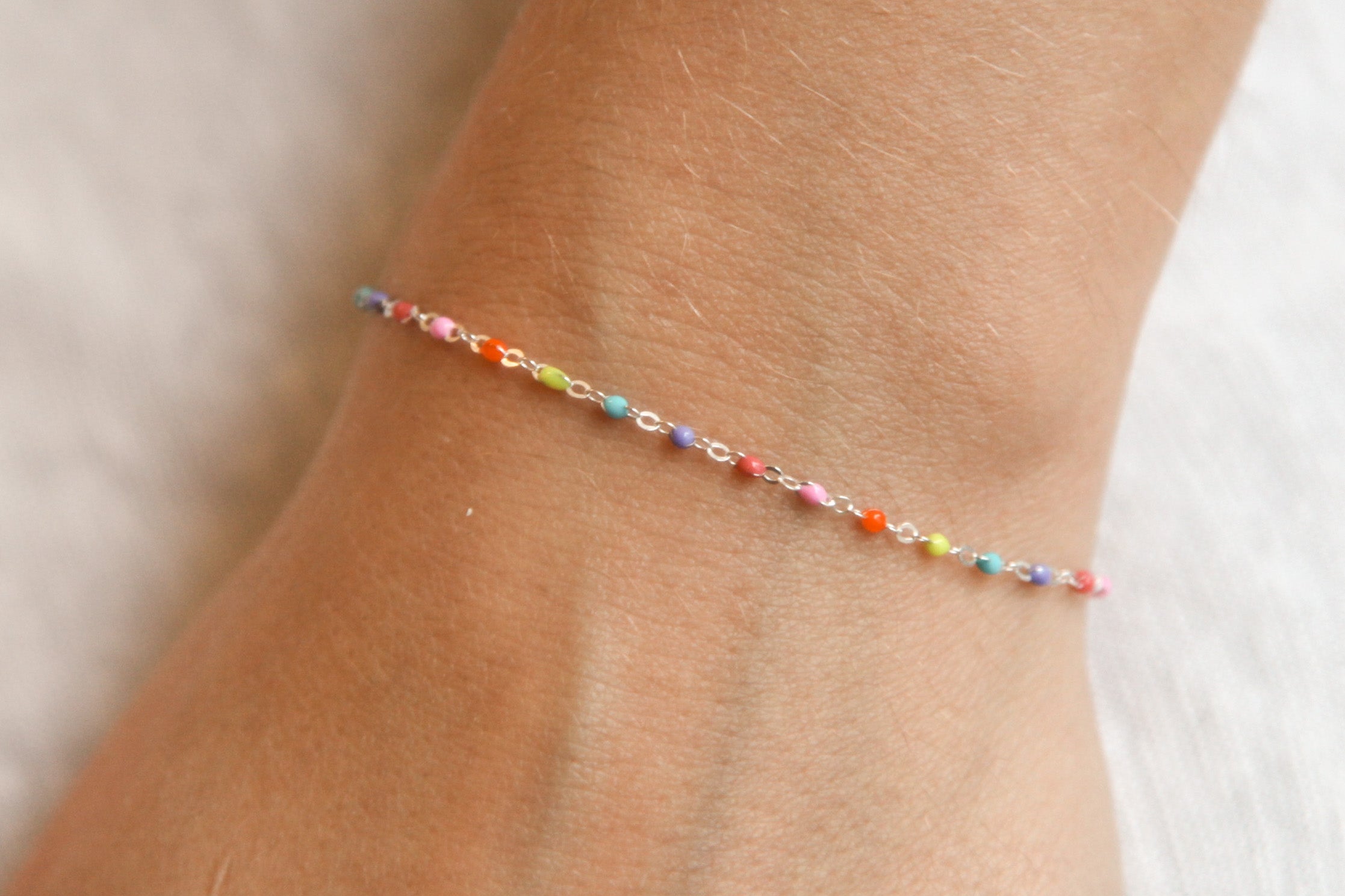 Silberarmband mit bunten Perlen – zartes, farbenfrohes Armband aus 925 Silber | Shop Nory