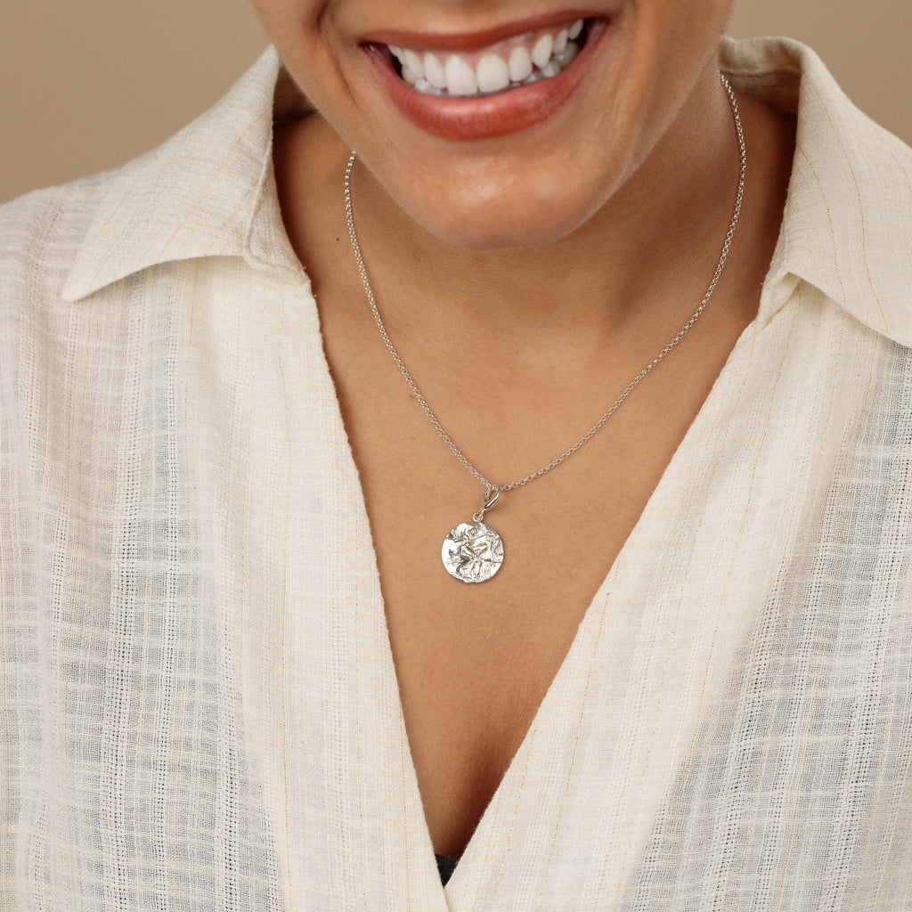 Silber Aquarius Zodiac Charm Halskette | Shop Nory