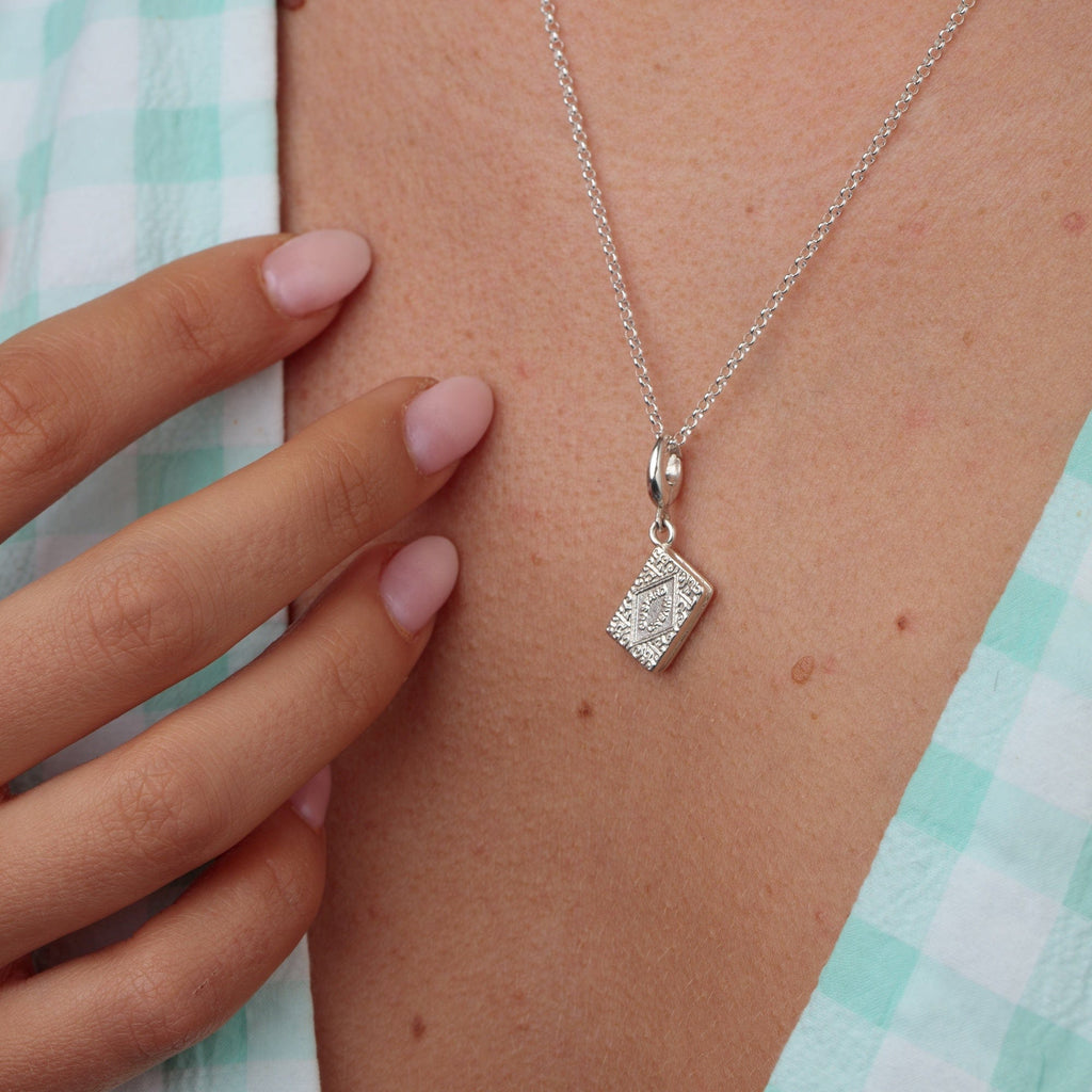 Silber Creme Biscuit Charm Halskette | Shop Nory
