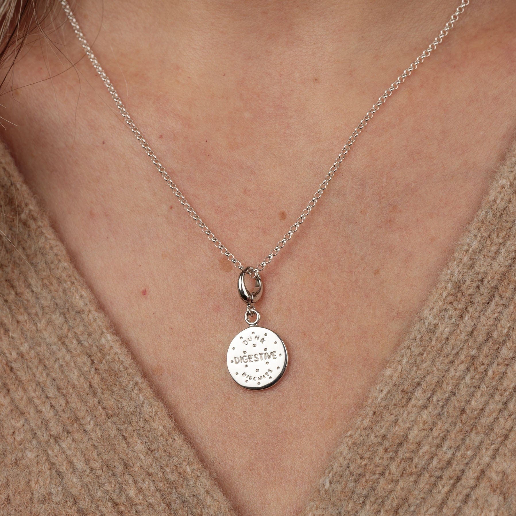 Silber Digestive Biscuit Charm Halskette | Shop Nory