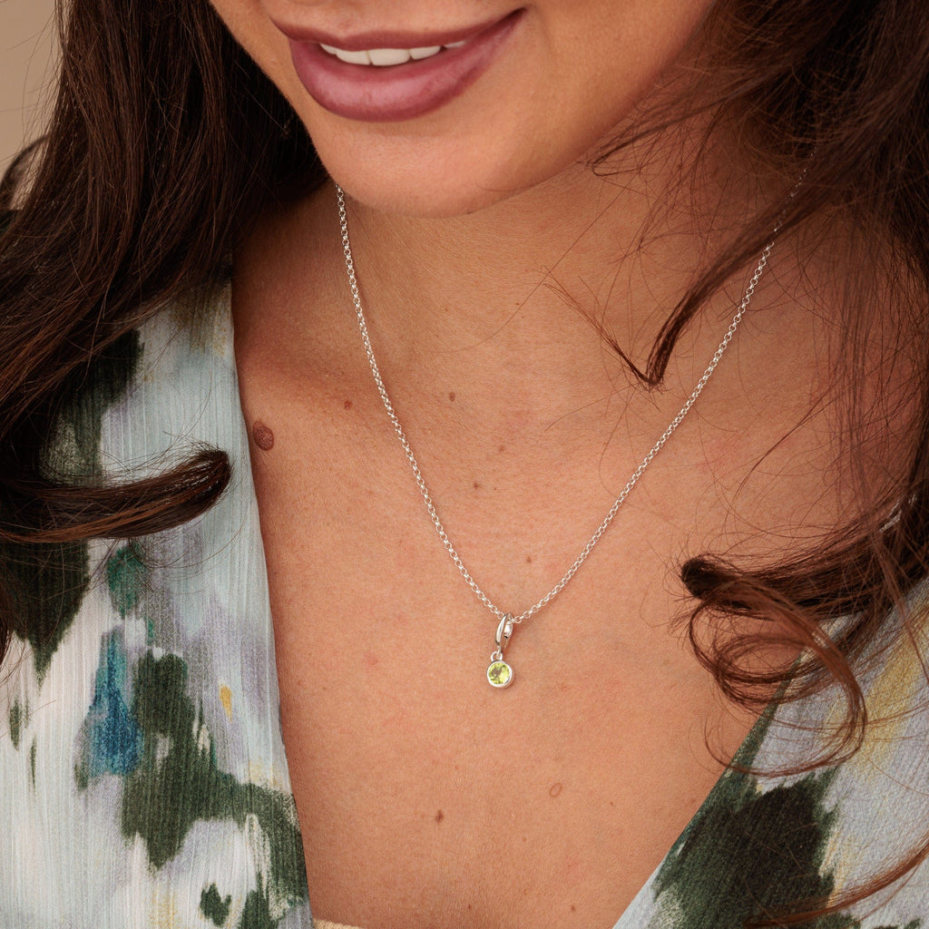 August-Geburtsstein-Anhänger-Halskette (Peridot) | Shop Nory