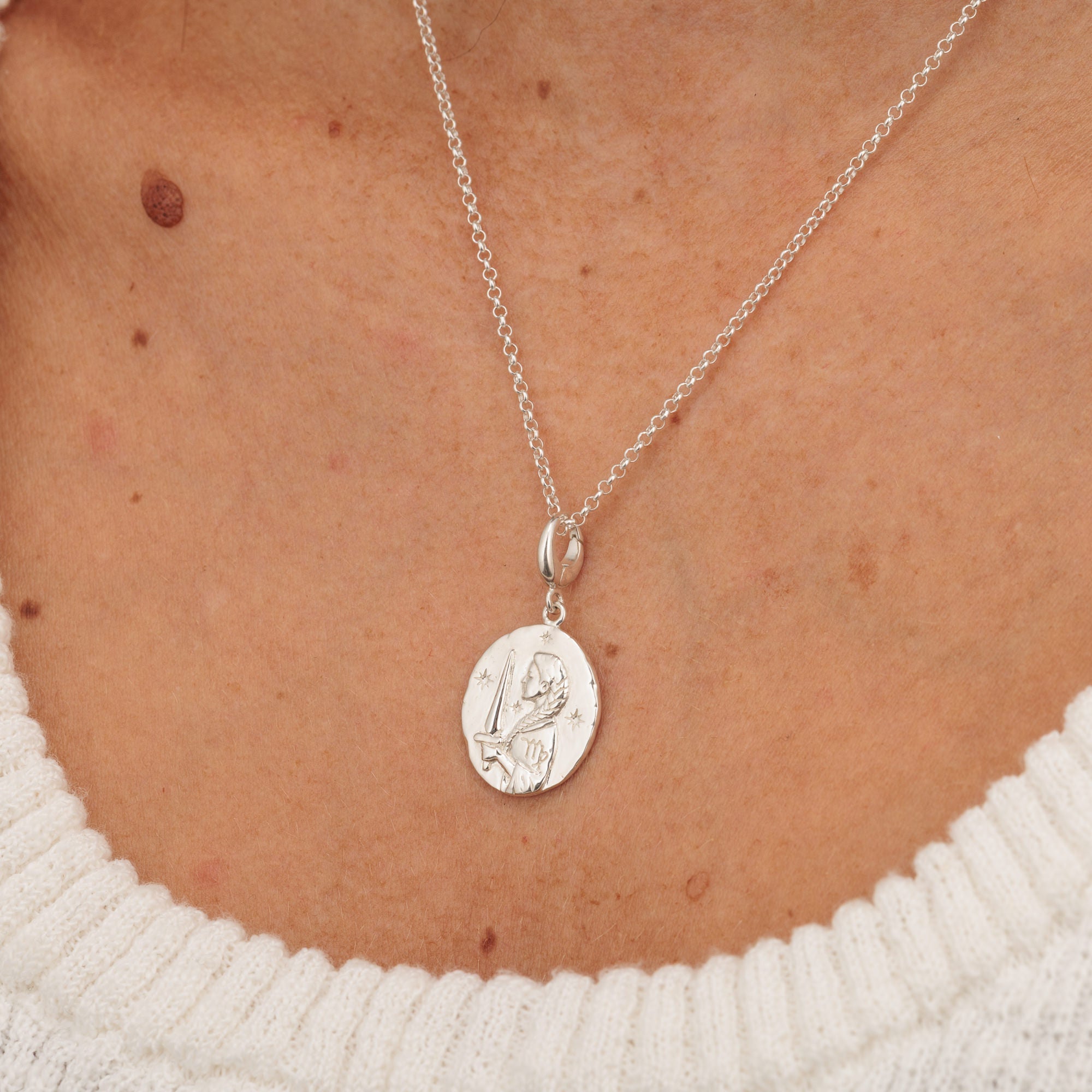 Silber Virgo Tierkreis Charm Halskette | Shop Nory