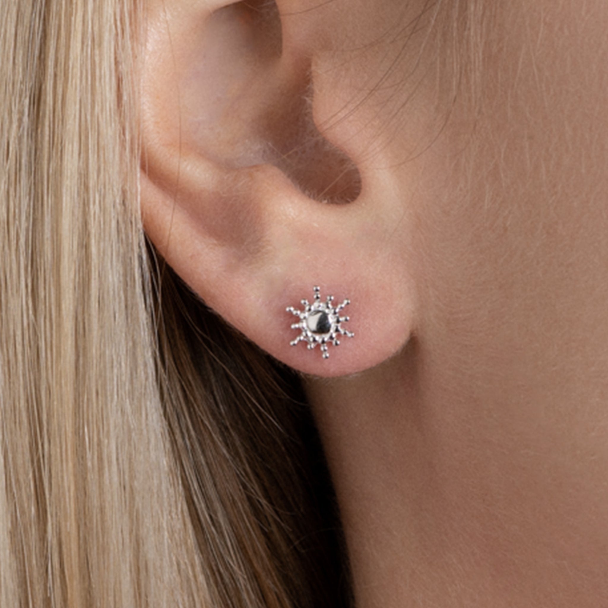 Sonnen Ohrstecker aus 925 Silber – zarte & funkelnde Silberschmuck-Stecker | Shop Nory