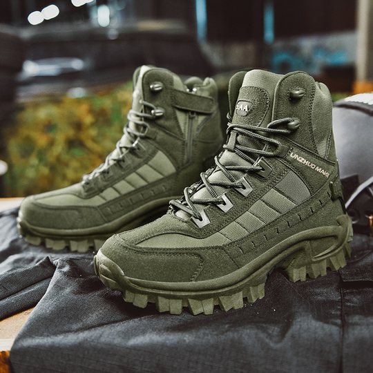 Coole militärische Winterstiefel