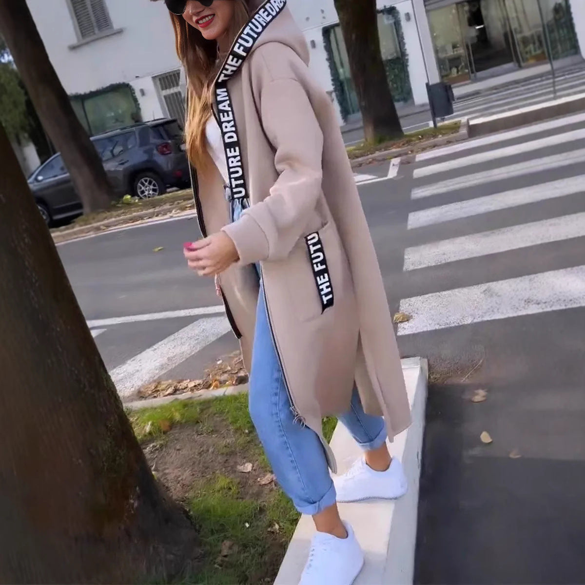 Langer Sweatshirt mit Kapuze
