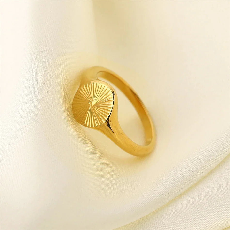 Edelstahl Wellen Zarte Strahlen Textur Ring | Shop Nory