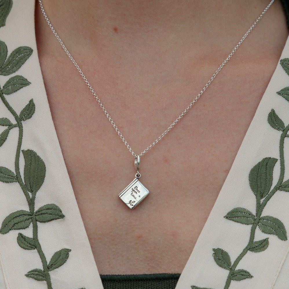 Silber Geschichte Buch Charm Halskette | Shop Nory