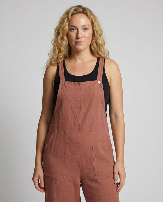 Lässige Sommer-Latzhose aus