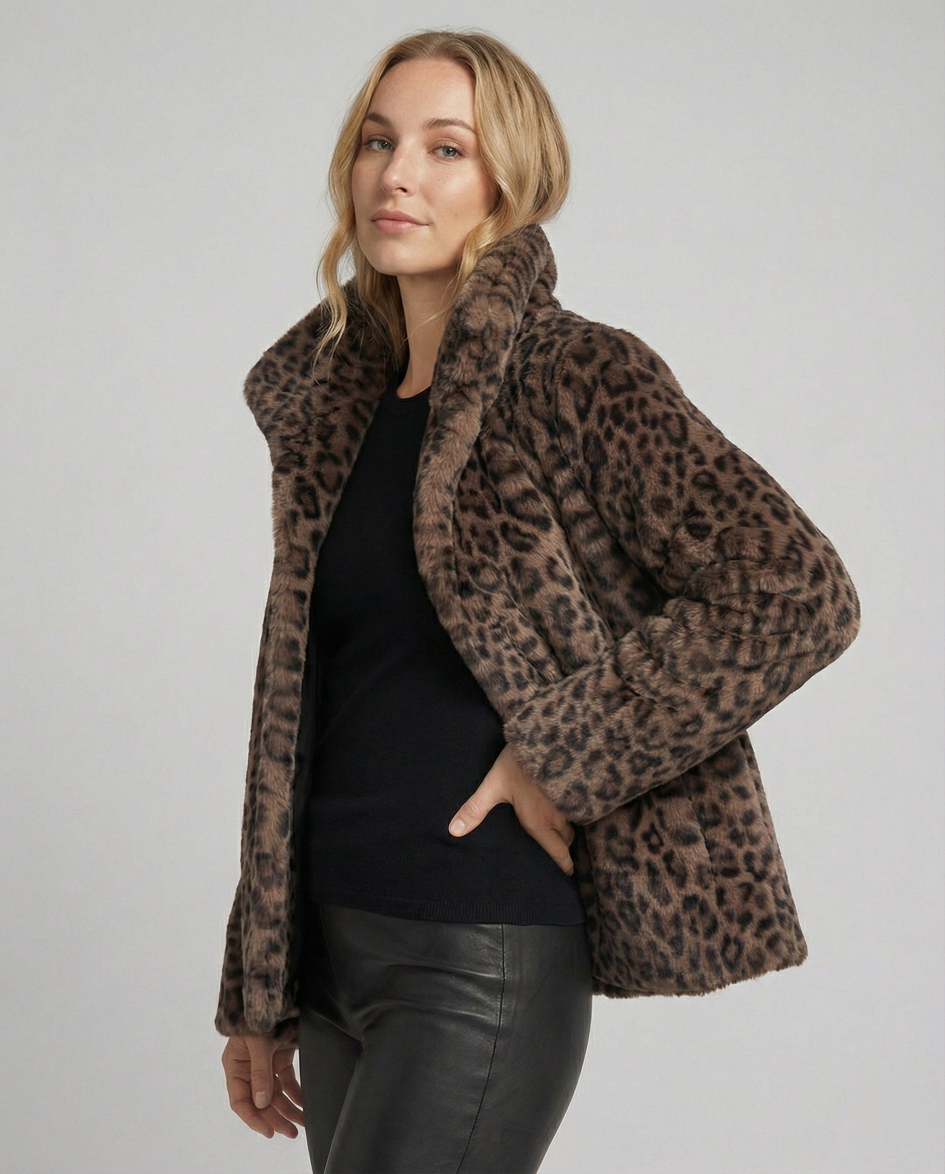 Mantel - Kunstpelz - Oversized Fit - Reverskragen - Leopardenprint