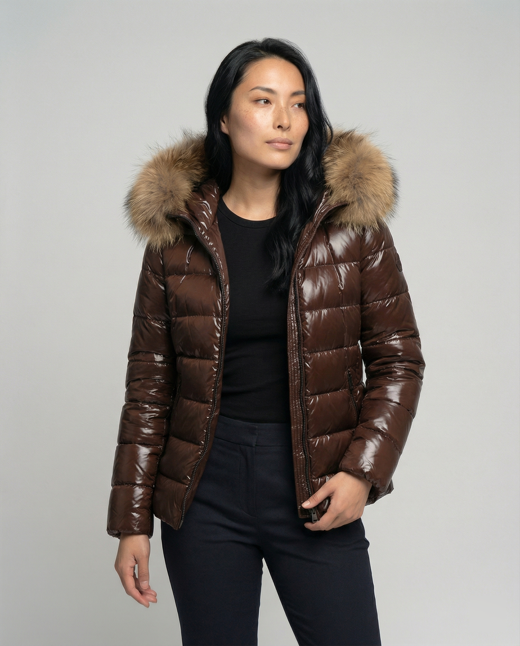 Damen Winterdaunenjacke mit abnehmbarer Kapuze und luxuriösem Fellkragen
