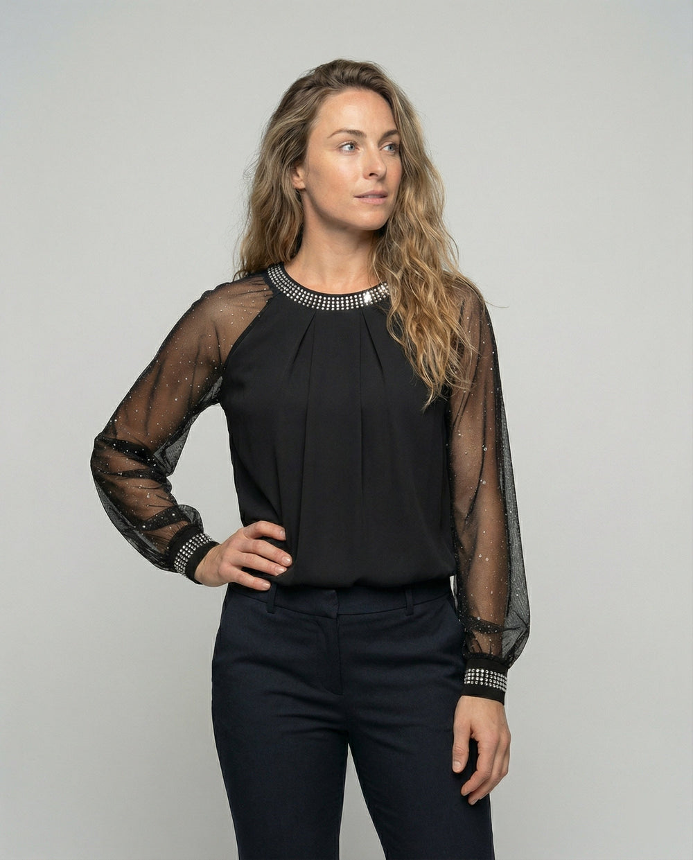 ShopNory Damen Mesh-Bluse mit Strassbesatz und transparenten Ärmeln