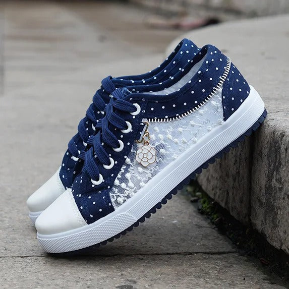 Flache Schuhe mit Spitzenkante