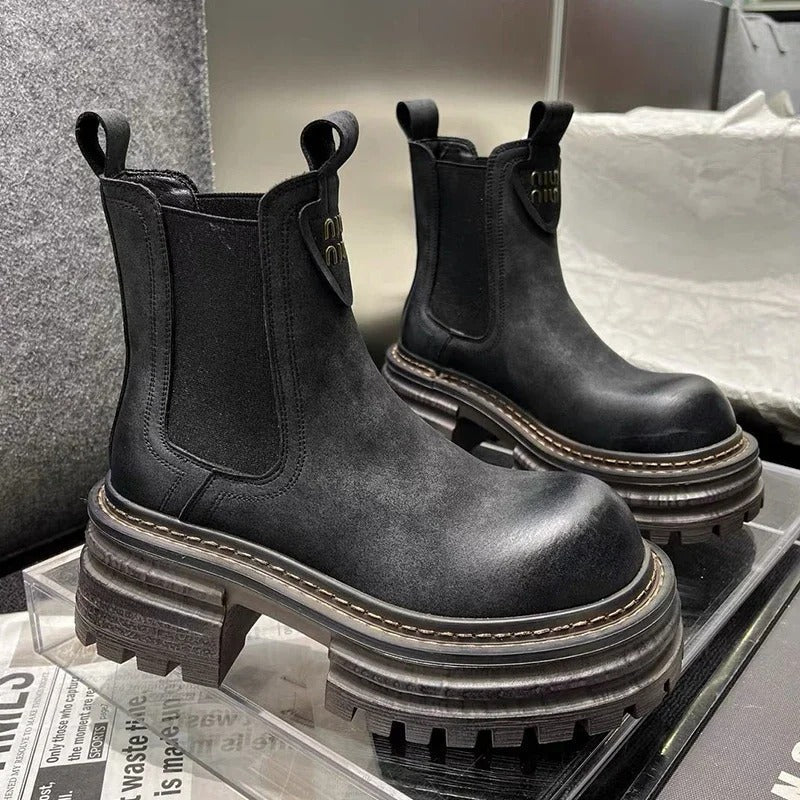 Damen Lederstiefel mit Chunky Plateau & Trendigem Design