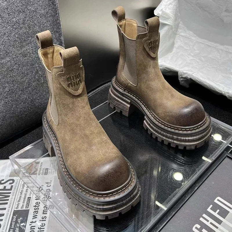Damen Lederstiefel mit Chunky Plateau & Trendigem Design