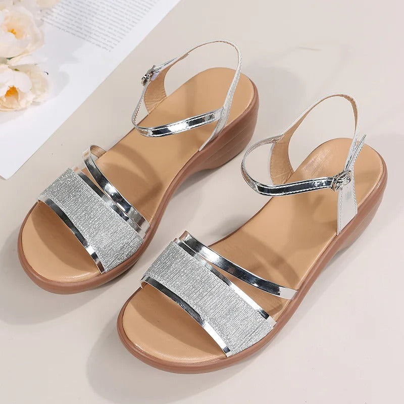 Orthopädische Sandalen mit Keilabsatz