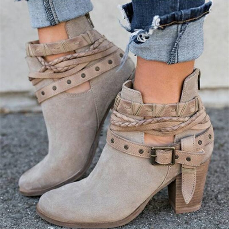 Einzigartige und Elegante Stiefeletten mit Riemchen