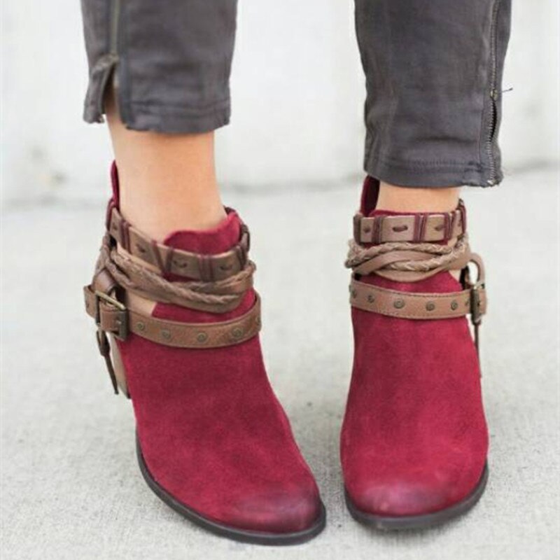 Einzigartige und Elegante Stiefeletten mit Riemchen
