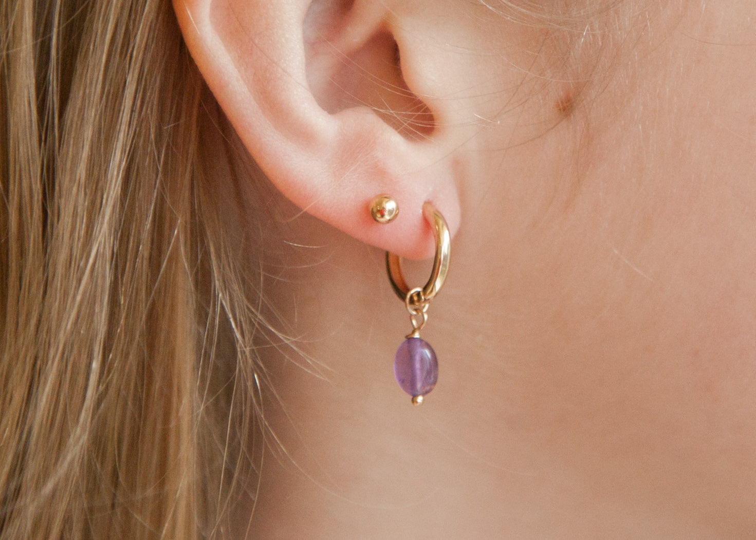 Vergoldete Creolen mit Amethyst – Zeitlose Eleganz mit einem Hauch von Farbe | Shop Nory