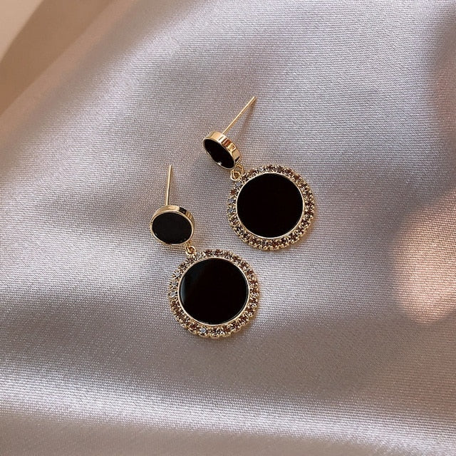 Klassische schwarze Kristall-Pendelohringe | Shop Nory