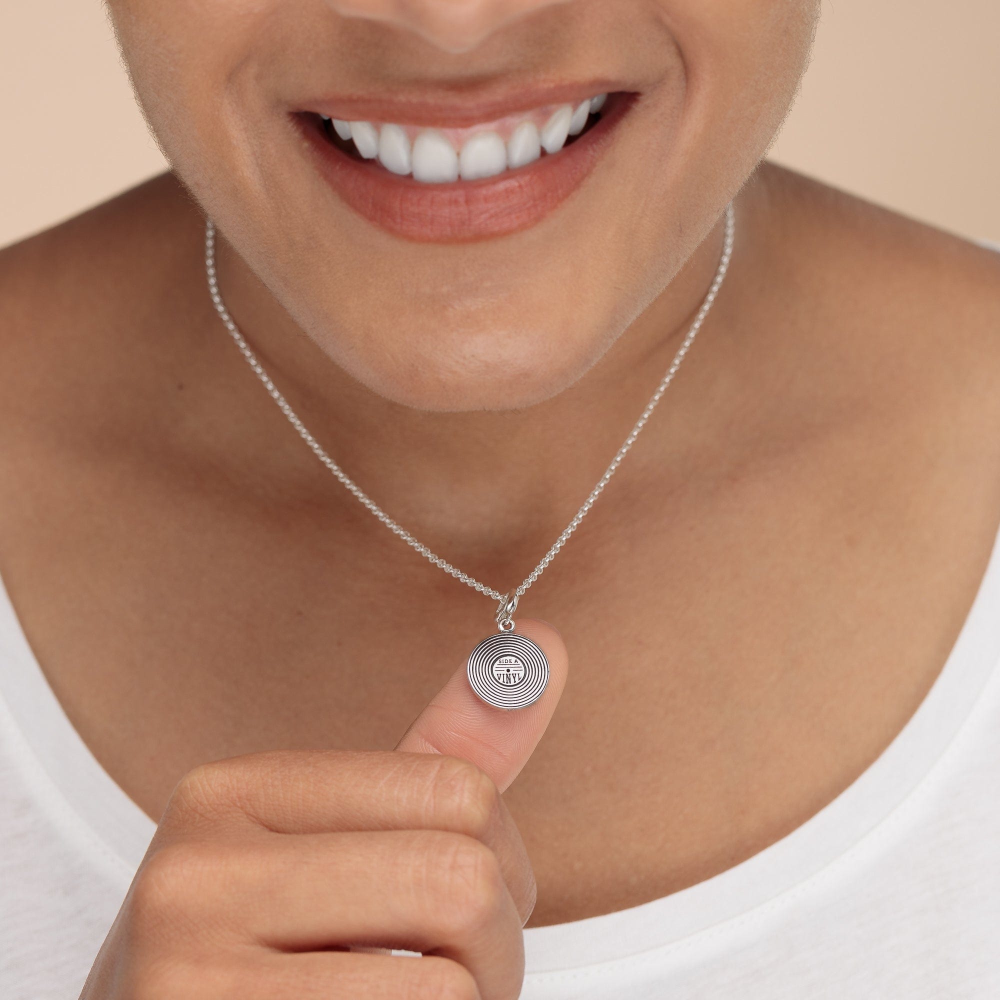 Silber Vinyl Schallplatten Charm Halskette | Shop Nory