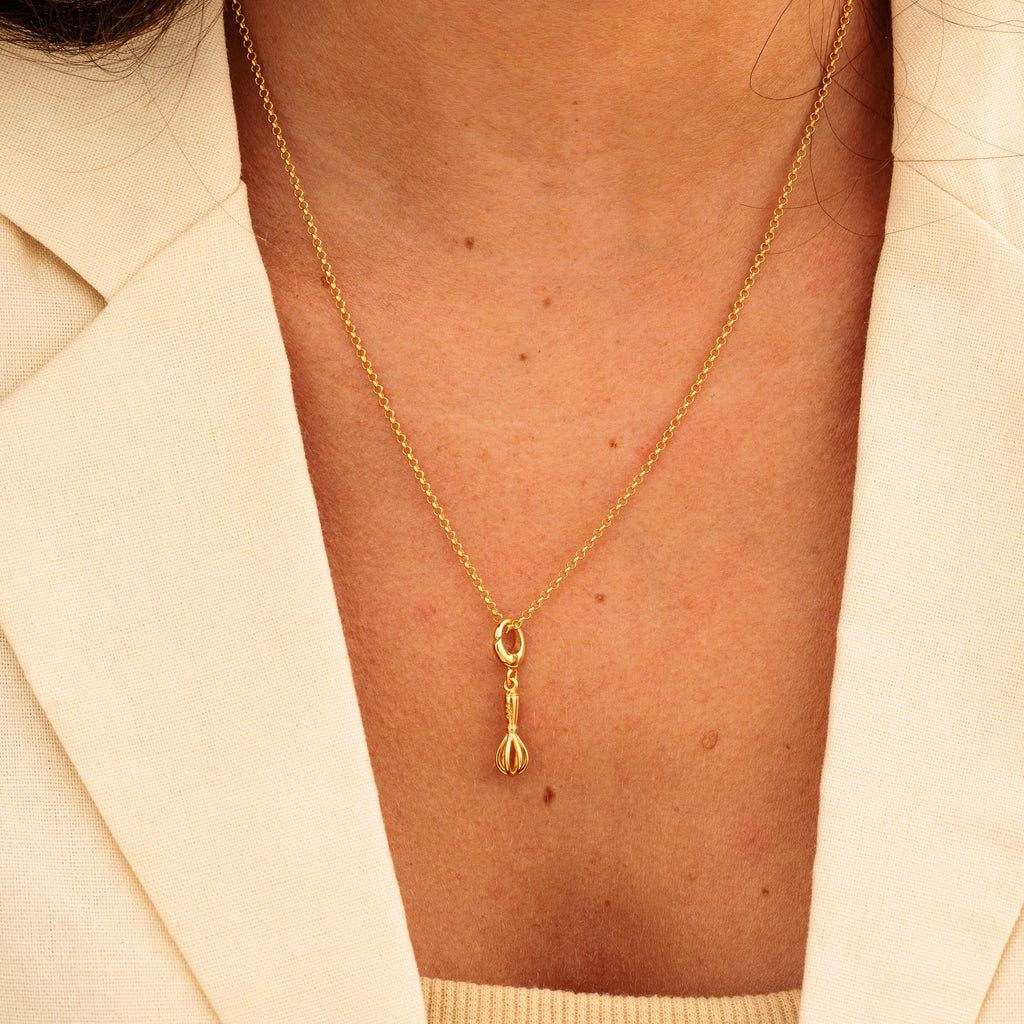 Gold Whisk Charm Halskette | Shop Nory