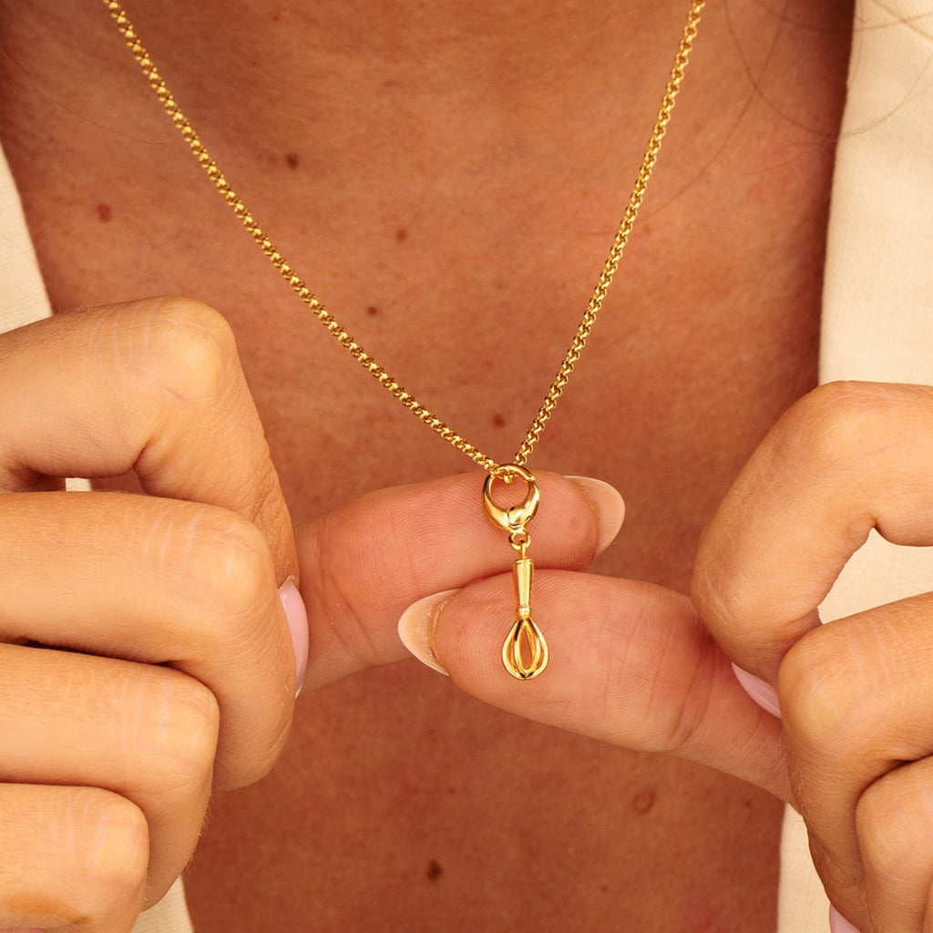 Gold Whisk Charm Halskette | Shop Nory