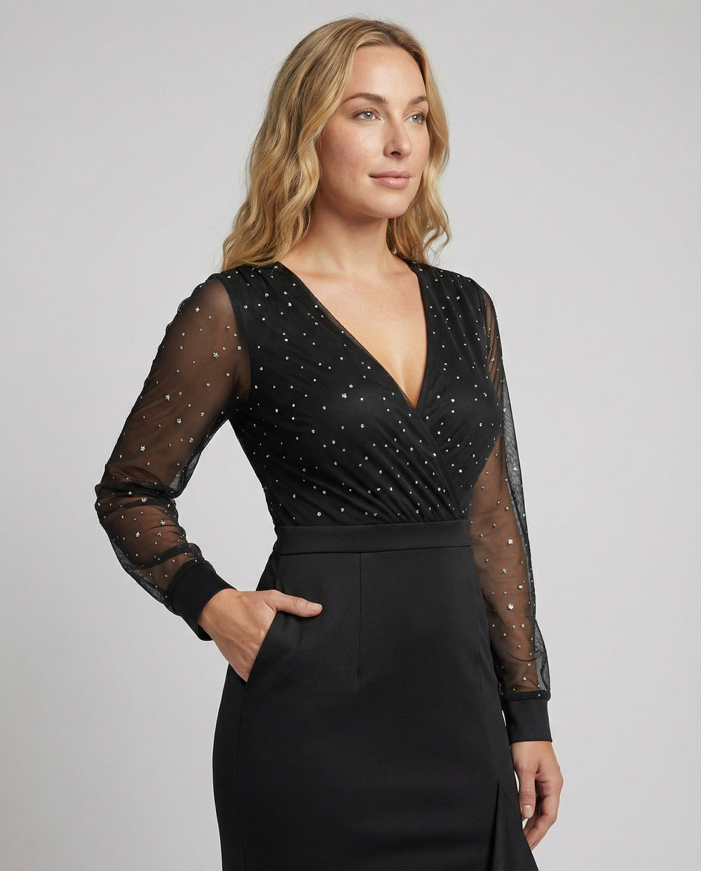 Langes, Glänzendes, Mit Pailletten Gerüschtes, Elegantes Abendkleid In Schwarz