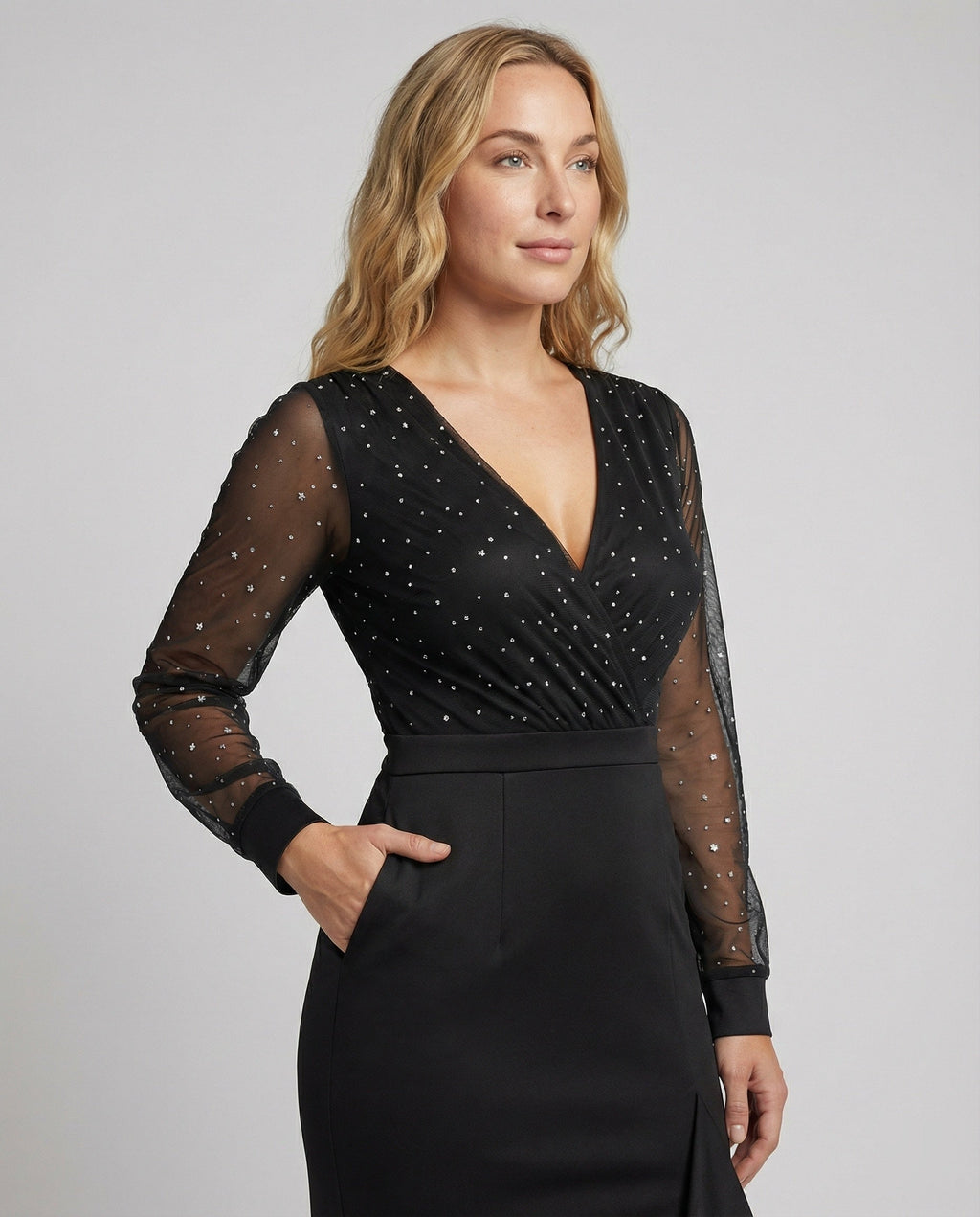 Langes, Glänzendes, Mit Pailletten Gerüschtes, Elegantes Abendkleid In Schwarz