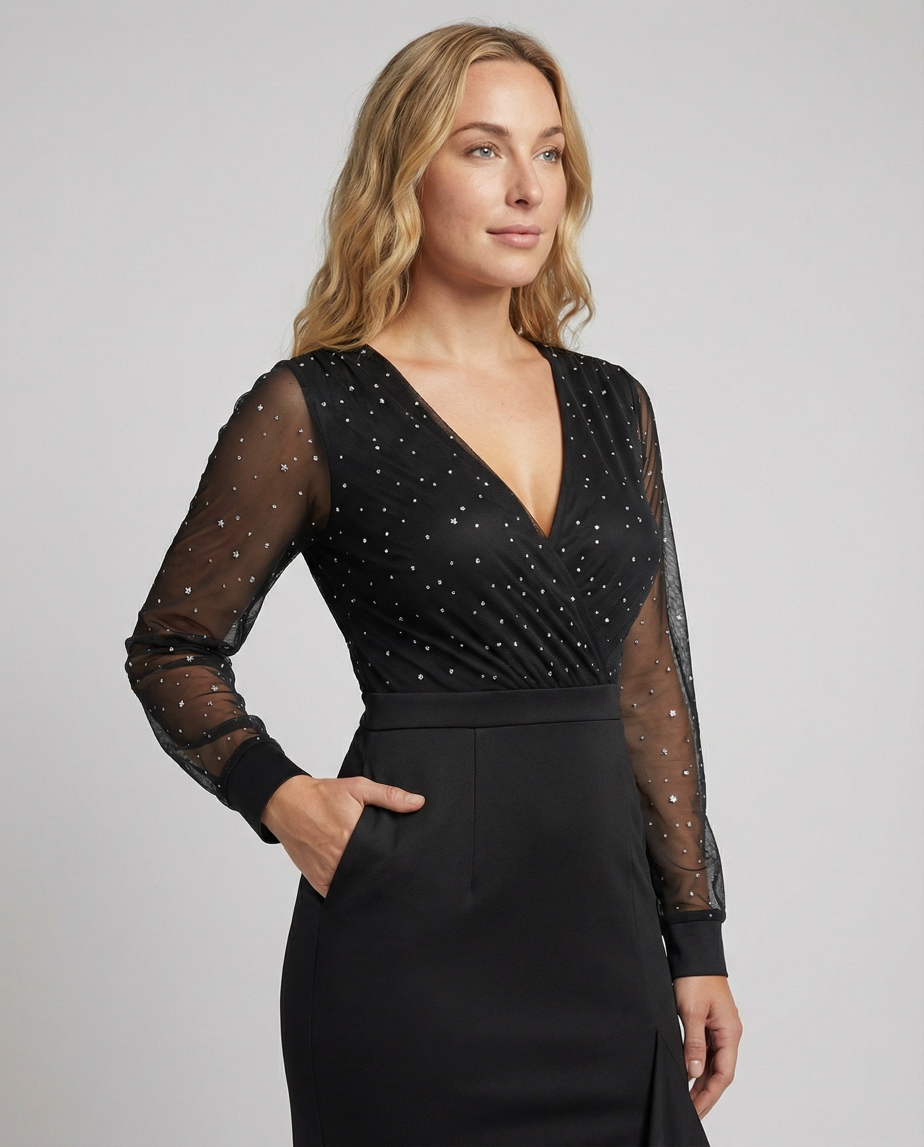 Langes, Glänzendes, Mit Pailletten Gerüschtes, Elegantes Abendkleid In Schwarz