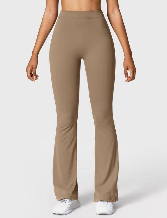 Ausgestellte Leggings mit V-Ausschnitt