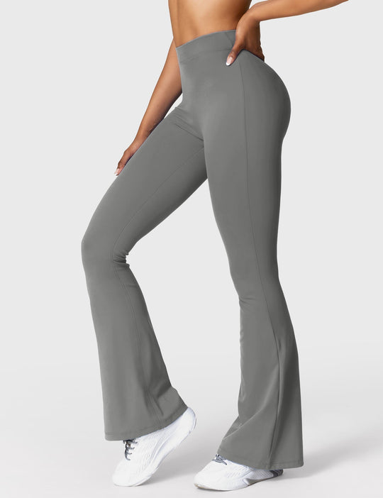 Ausgestellte Leggings mit V-Ausschnitt