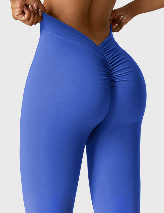 Ausgestellte Leggings mit V-Ausschnitt