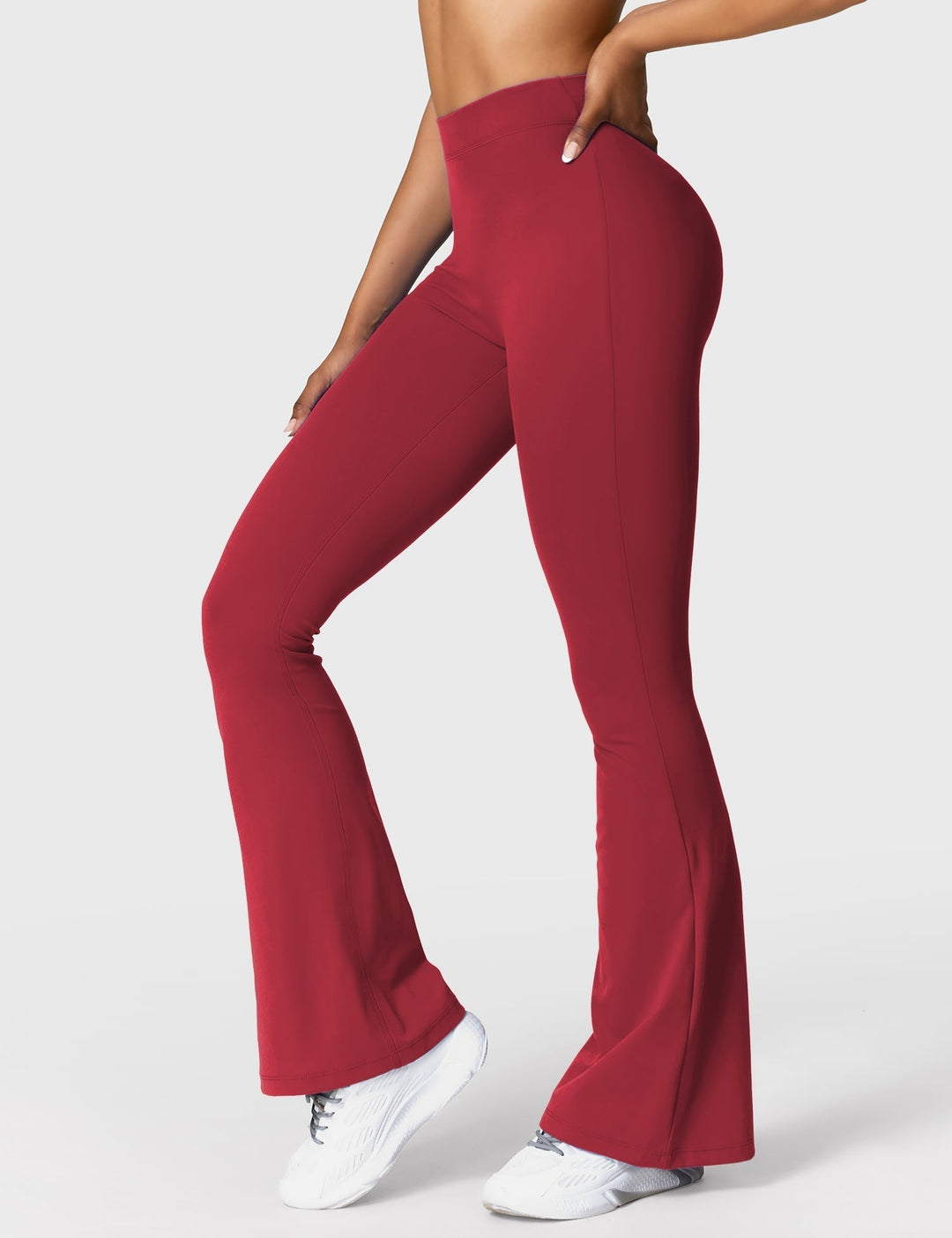 Ausgestellte Leggings mit V-Ausschnitt