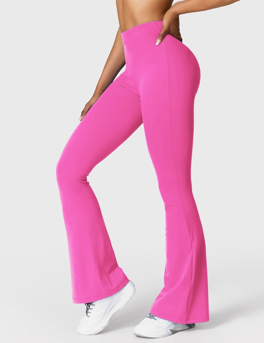Ausgestellte Leggings mit V-Ausschnitt
